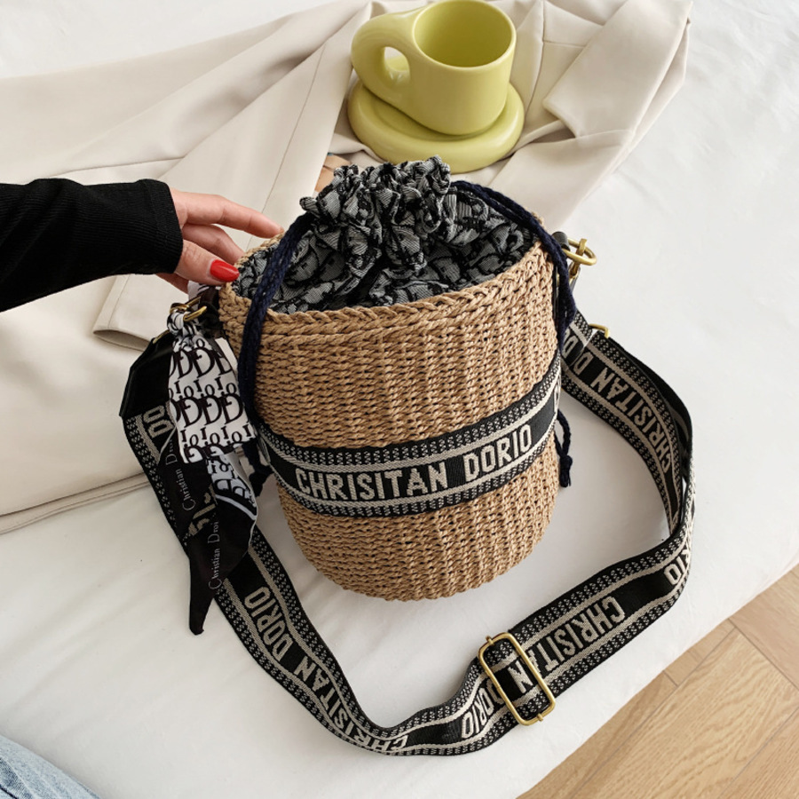

Bag Female 2021 Spring New Straw Woven Bucket P4A9528