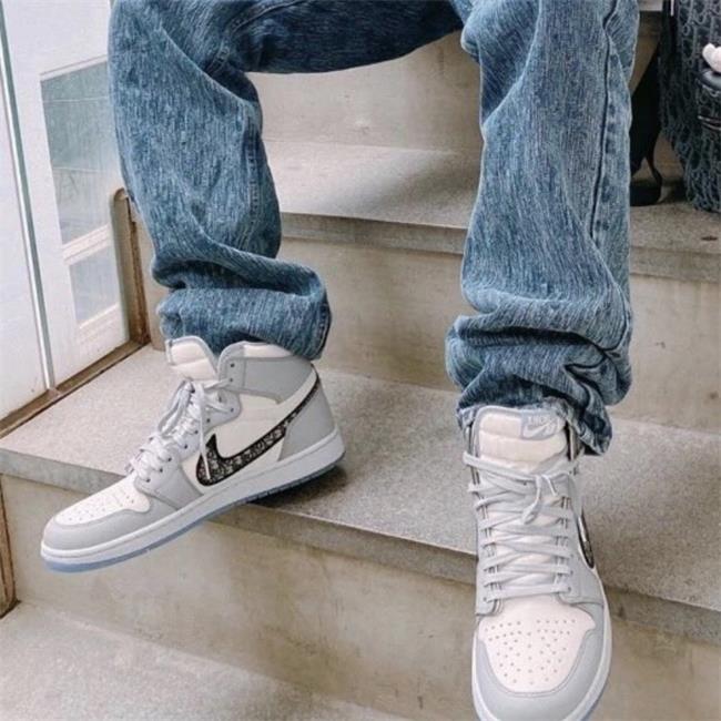 

Basketball ÃJ1 DÃ¬Ã²r CÃ²nvÃ¨rsÃ¨ Retro Oblique High Top Premium Decorat Low Triple S Chaussures Hommes Men Designers Luxurys Running Shoes 3175