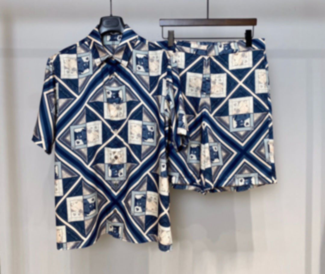 

2021 lastest fashion mens printed t-shirts and short tracksuit, Customize