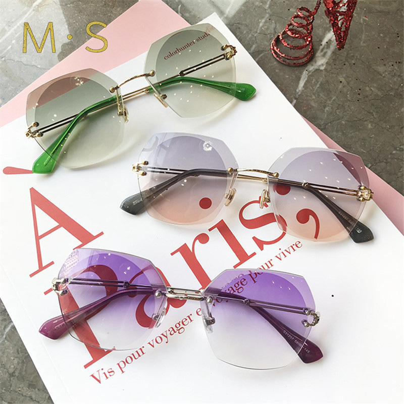 

sunglasses Fashion Random Women Luxury Brand Designer Classic sunglasses Women's trendy glasses Shadow Style Eyewear UV400, White;black