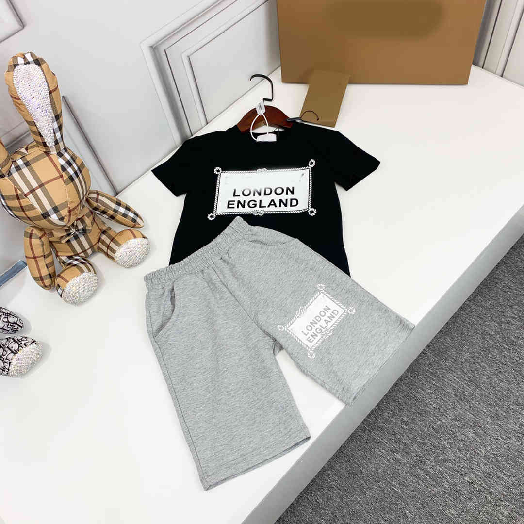 

2021 summer designer girls t shirts+ shorts 2pics sets children's wear boys t shirts cotton shorts for boys black+grey, White