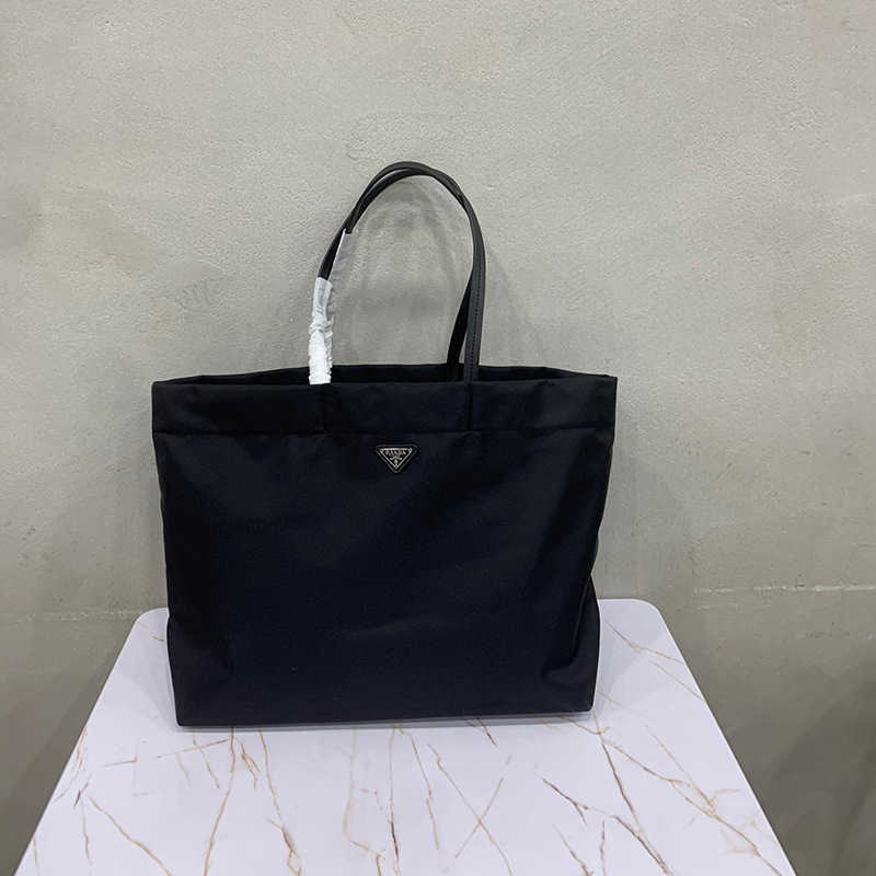 

P bag triangle label shopping parachute nylon simple medieval One Shoulder Tote Bag Fashion commuter Mommy