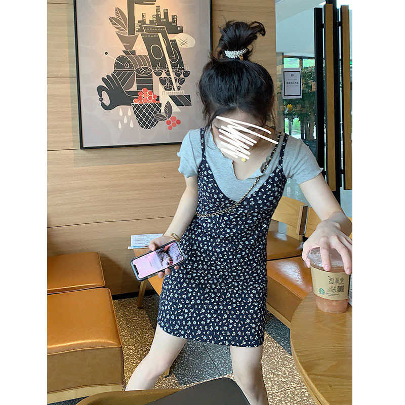 Floral Dr&#039;s 2021 Model with V-neck Shows Thin Black, Wear Daisy Suspender Skirt Can-image-702011728