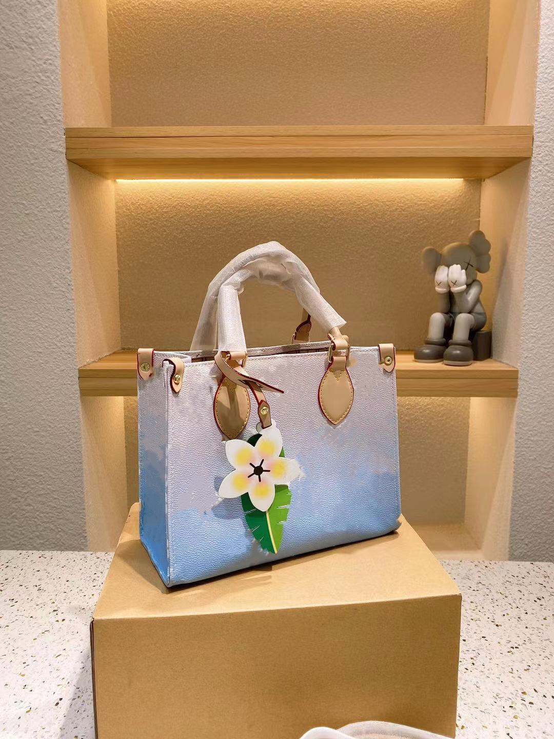 

ONTHEGO MM GM bag Luxurys Designers bags handbags M57641 M57639 High Quality Ladies Chain Shoulder Patent Leather Diamond Luxurys Evening Bags Cross body Bag, Blue