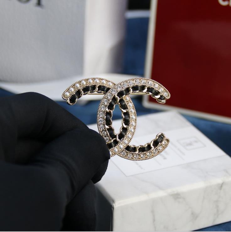 

New letter Brooch fashion diamond inlaid black woven leather rope, Gray