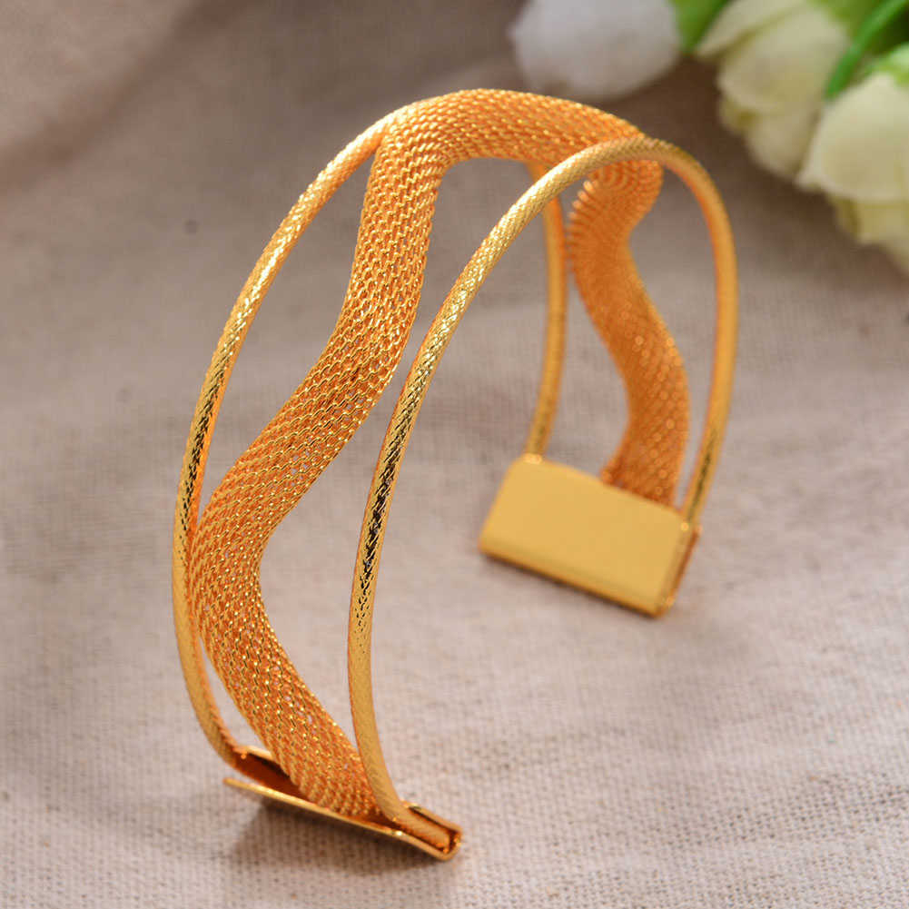 

Luxury 24k Bending Bangles Dubai Gold Color Bangles for Women Girls Wife Bride Bangles Bracelets Jewelry Gift Q0719