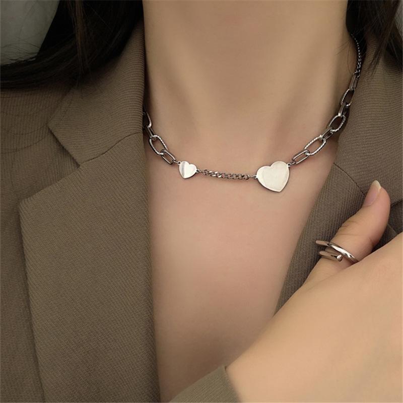 

Chains Fashion Retro Stainless Steel Necklace Love Heart Pendant Sweet Cool Chain Neckband Short Clavicle Female, Silver