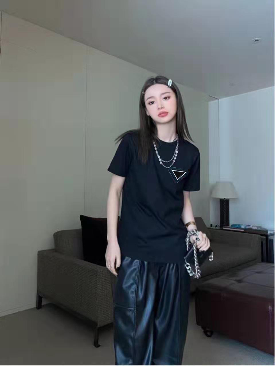 

Summer Women T Shirt With Letters Embroidery Breathable Short Sleeve Couple Tops With Flowers Tee Shirts Wholesale, White