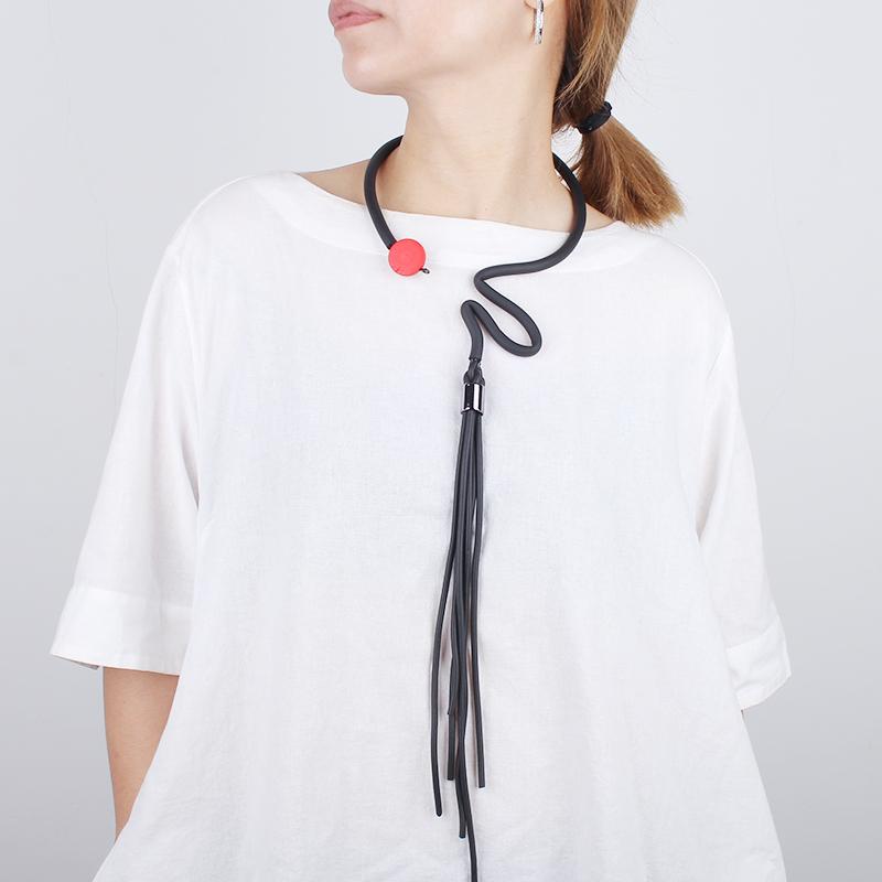 

Chokers JID Tassel Necklace Red Wood Bead Women Choker Necklaces For Clothes Sweater Chains Black Pendants Rubber Jewelry Gifts