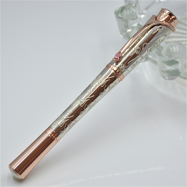 

Luxury Unique Princesse Engraved flower design Roller Ball Pens With Shine Diamond inlay on Clip Business Office Supplies Fashion Writing Gi