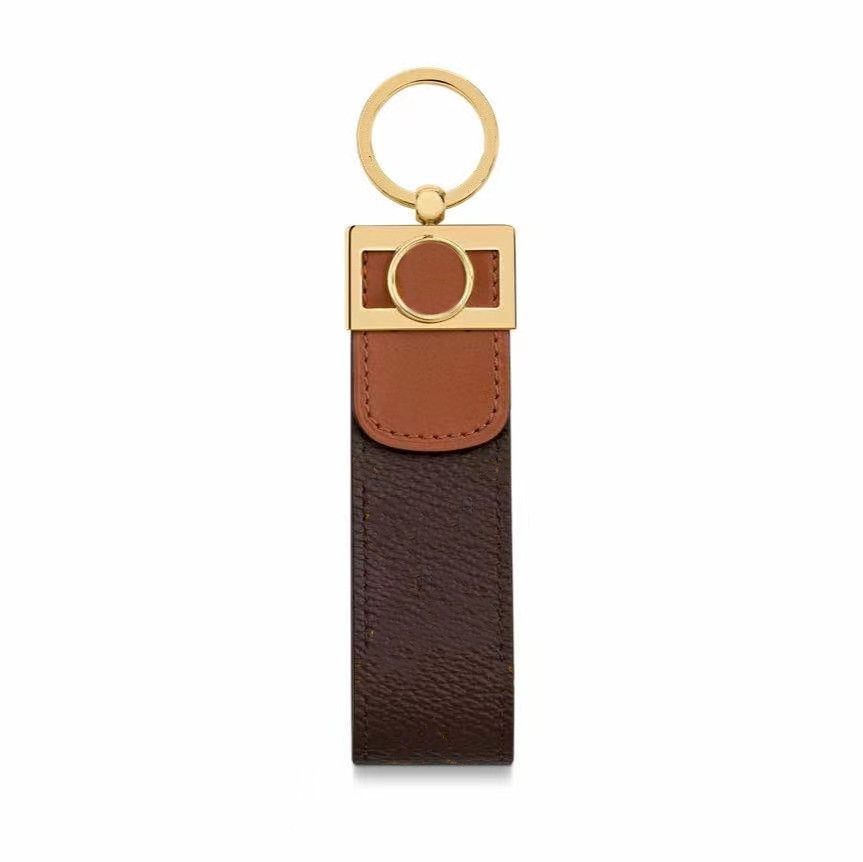 10 Styles de porte-clés en cuir lettres en alliage pendentif de sac de voiture mode Couple porte-clés cadeau longue boucle accessoires fourniture