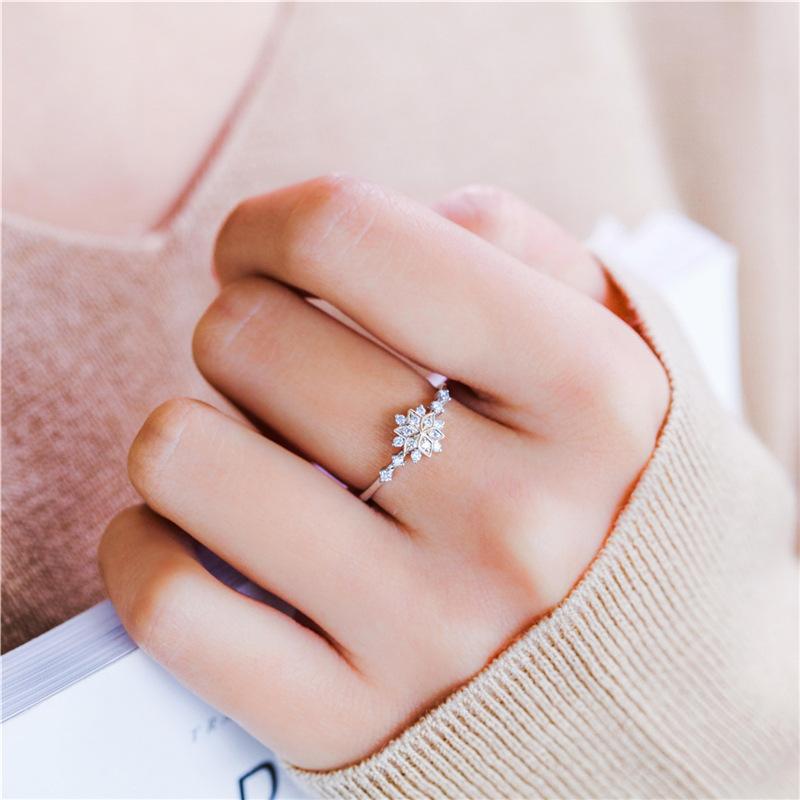 

Wedding Rings For Women Chic Crystal Snowflake + Zircon Flower Rose Light Yellow Gold Color Gift Fashion Jewelry KBR133, Slivery;golden