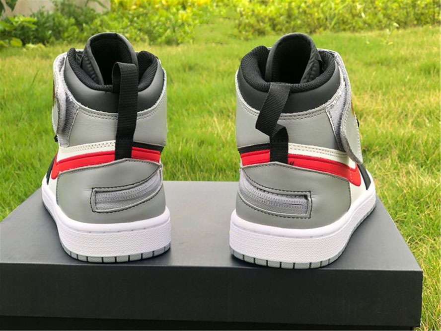 

Jumpman 1 1s High FlyEase Mens Womens Basketball Shoes Black White and Red Color Matching Sports Shoelaces Shoebox Full Size 36--45