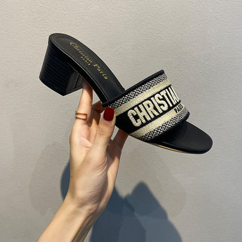 

Slippers Sandals 2021 new slippers women's wear fashion versatile leather high heel sandals thick heel thorn d letter embroidered flip flop zly, Gray