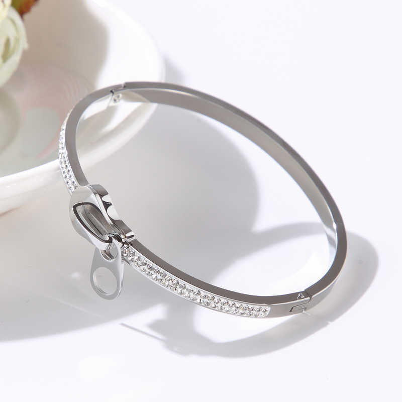 

Luxury Cz Crystal Bangles & Bracelets Butterfly Shape Bangles for Women Girl Cuff Open Bangle Elegant Wedding Party Jewelry Gift Q0719