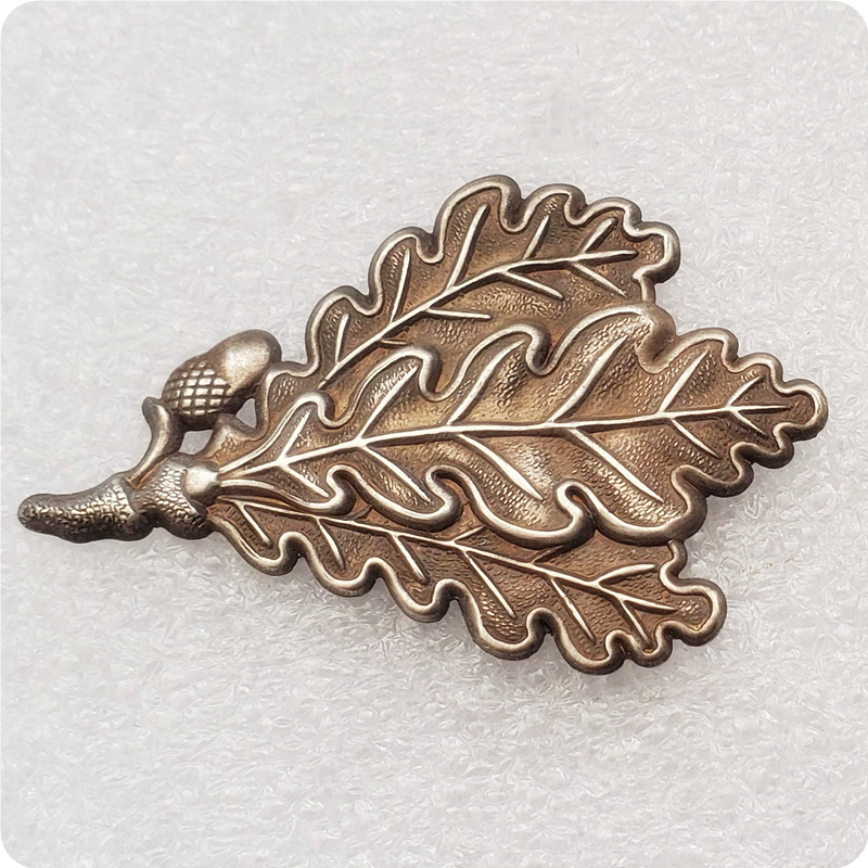 

World War II German army sniper rubber Leaf Metal Hat Badge