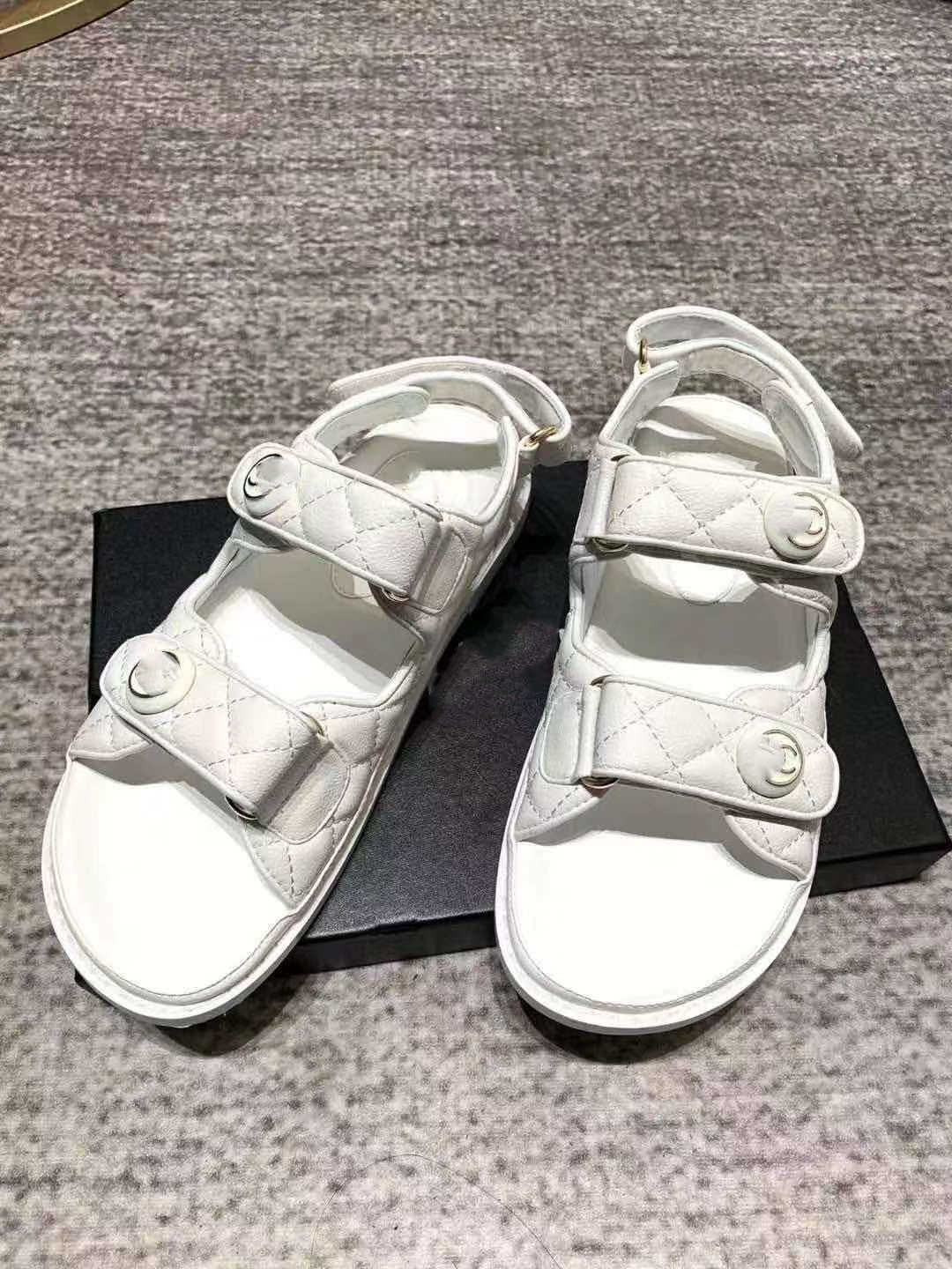 

big shop sign luxury fashion slippers sandals style more comfortable on the delicate tall Europe and thes United States slipper Indoor, Black