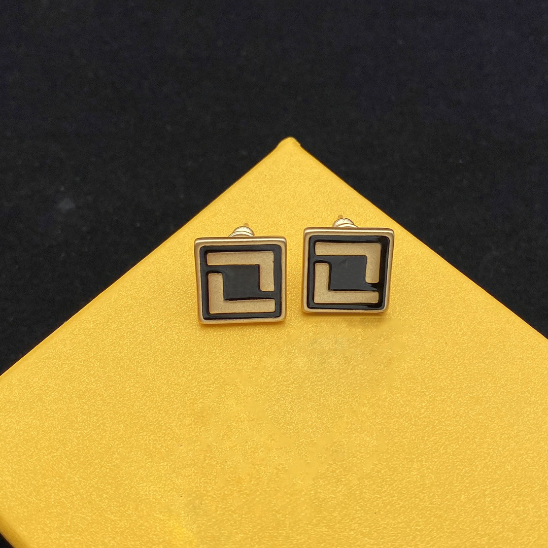 

Luxury fashion designer Earrings Classic women's letter Earrings exquisite workmanship leisure decoration trend