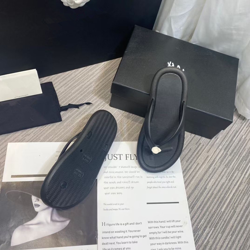 

2021 latest fashion flip flop C slippers flat bottom design comfortable genuine shoes luxury atmosphere elegant this summer must buy, Black
