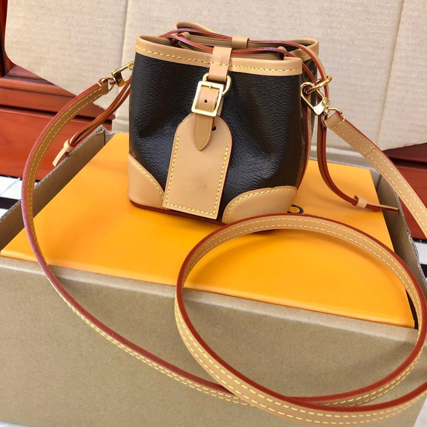 

Designers Luxurys Shoulder Bags Drawstring Old Flower Top Leather Noe Purse Mini Bucket Women's Fashion Crossbody Messenger Bag Famous