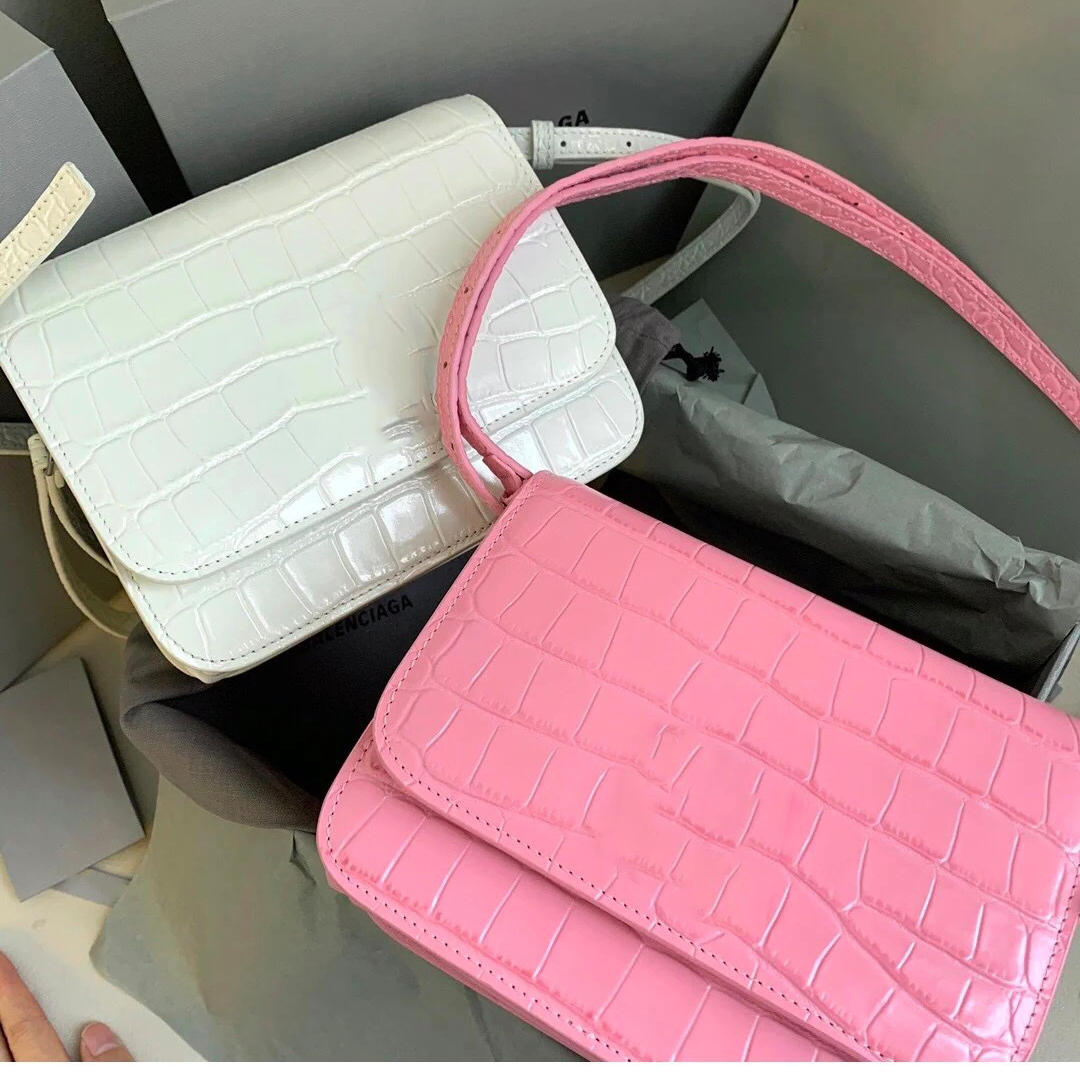 

Sakura pink Cluth Bags crocodile pattern leather B-buckle cowhide 2021 spring and summer one-shoulder messenger small square bag, Black