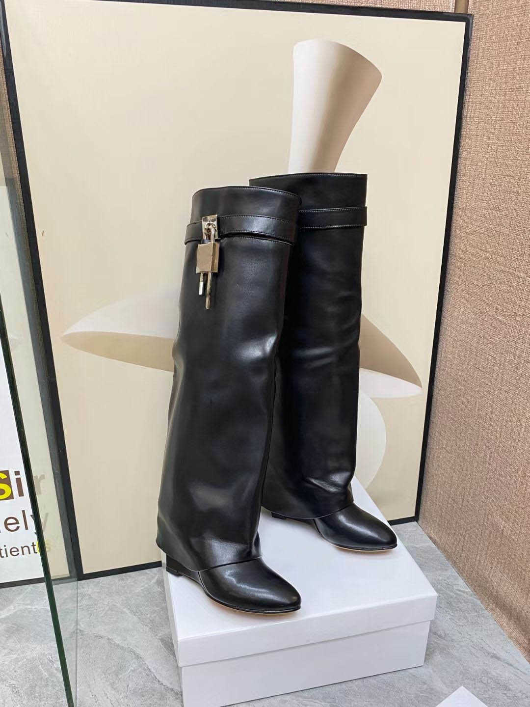 

2022 Designer Woman Shark Lock Pant ANKLE BOOTS Lady Leather Boot Fashion Catwalk High Heel, Don't buy it