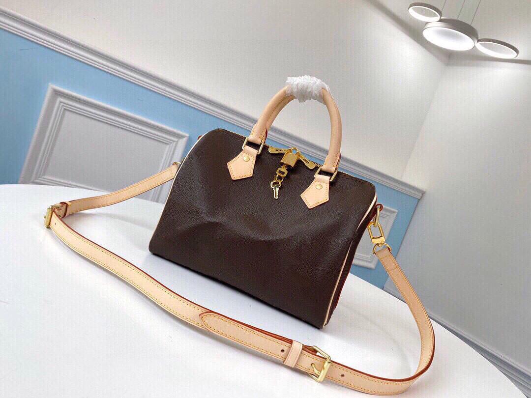 

2021 Women Messenger Travel bag Classic Style genuine leather Fashion bags Shoulder Lady Totes handbags 30 cm With key lock, Invoices are not sold separately