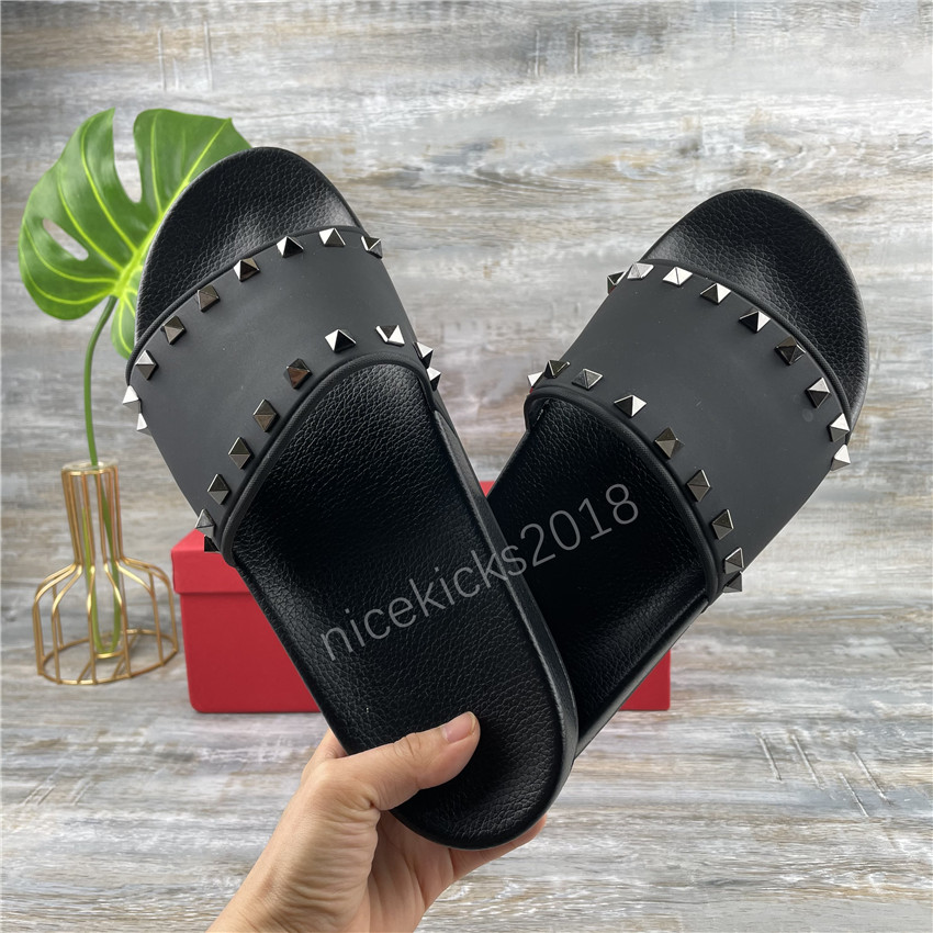 

2021 Classic Women Slippers Rhinestone Black Sandals Ladies Wedding Sexy Leather Slipper Trendy Rivet Stud Slides Mens Casual Flat Spikes Party Shoes Nice Comfort, With box