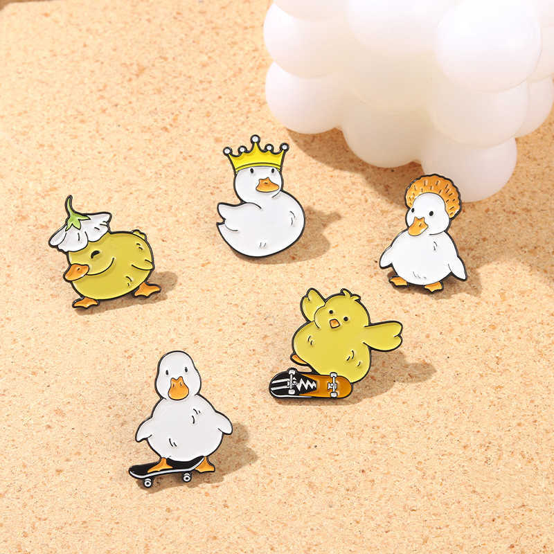 

Cute little yellow duck Brooch metal badge white duck crown duck Brooch Pin light luxury Trinket