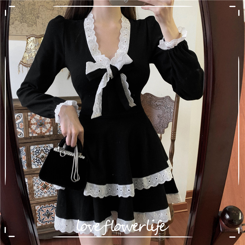 

Vintage Black Dress Women Elegant V-neck Bow Lace Slim Mini Gothic Party Dress Female Autumn Dress Korean Winter 210521