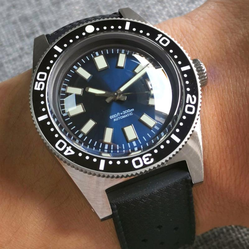 

Wristwatches 40mm Japan NH35 Movement C3 Super Lume Diver Men's Watch Arched Sapphire Glass 300M Waterproof Blue Dial Auto Date Rubber Strap, Blue tandorio