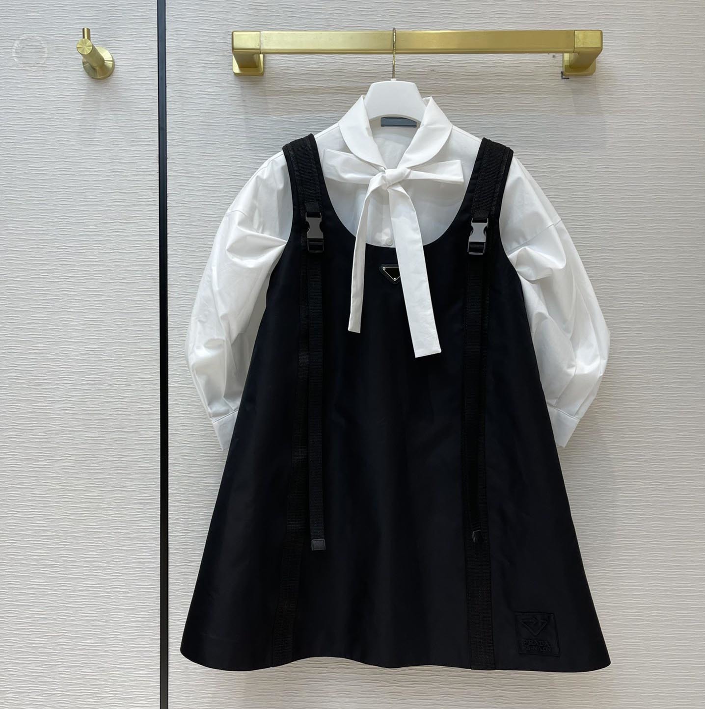 

Women 21SS New Casual Work Shirts Dresses Fashion High Quality Shirts Match Suspender Dress Re-nylon Style Skirt with Inverted Tri, White;black