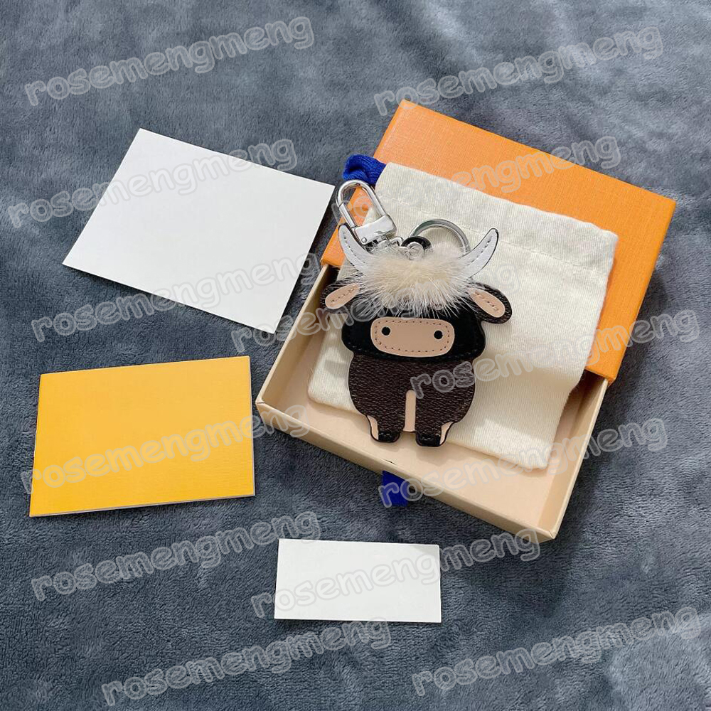 

Brown Brand designer Letter Print Cute Fur Cow Simple Car Keychain Bag Pendant Charm Jewelry Fashion Key Ring Holder PU Leather Ox Key Chain Accessories