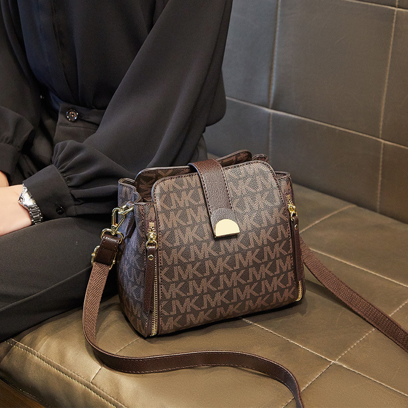 

Small Bag 2021 Spring and Summer New Niche Ins Fashion Bucket Bag Versatile Internet Celebrity Messenger Bag Portable Shoulder, Coffee