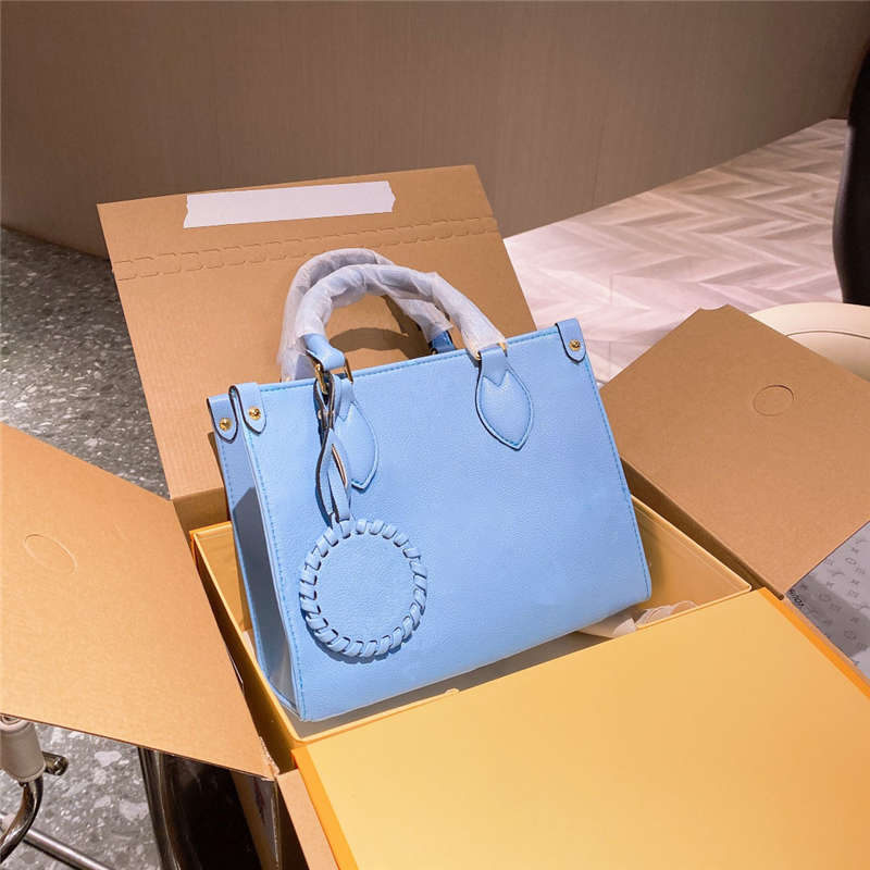 

21SS Totes Women Shopping Bag Letter Embossing Handbags Stylish Big Capacity Crossbody Ladies Bags 4 Colors with Box, Price difference