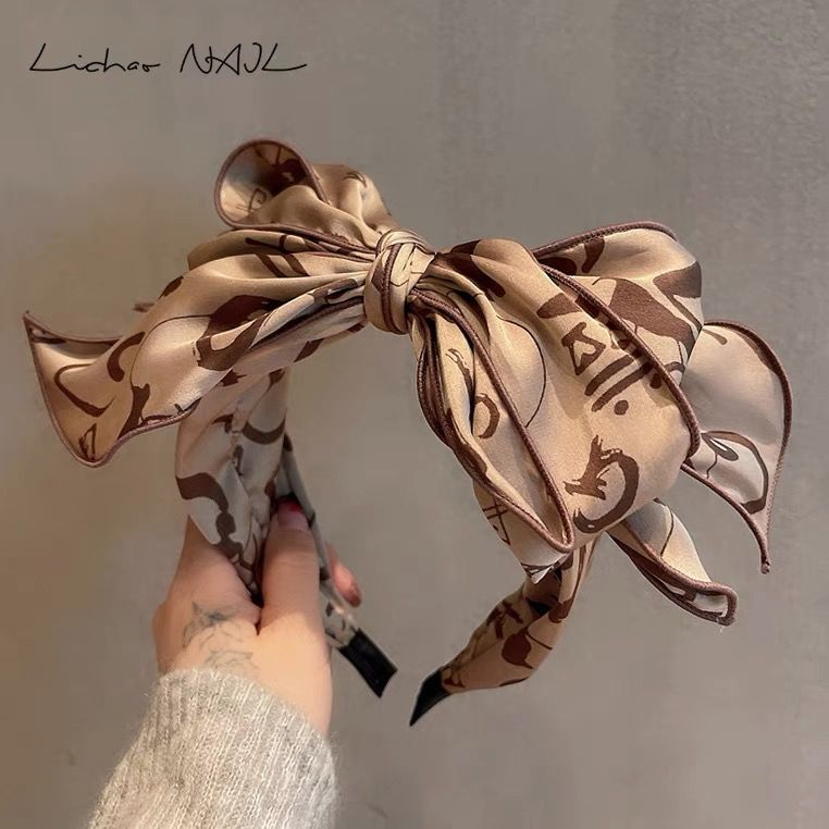 

Milk Tea Color Retro French Bow Headband Female Broken Hair Bangs Hair Fixer Wide Headband All-Match out Elegant Hair Pin