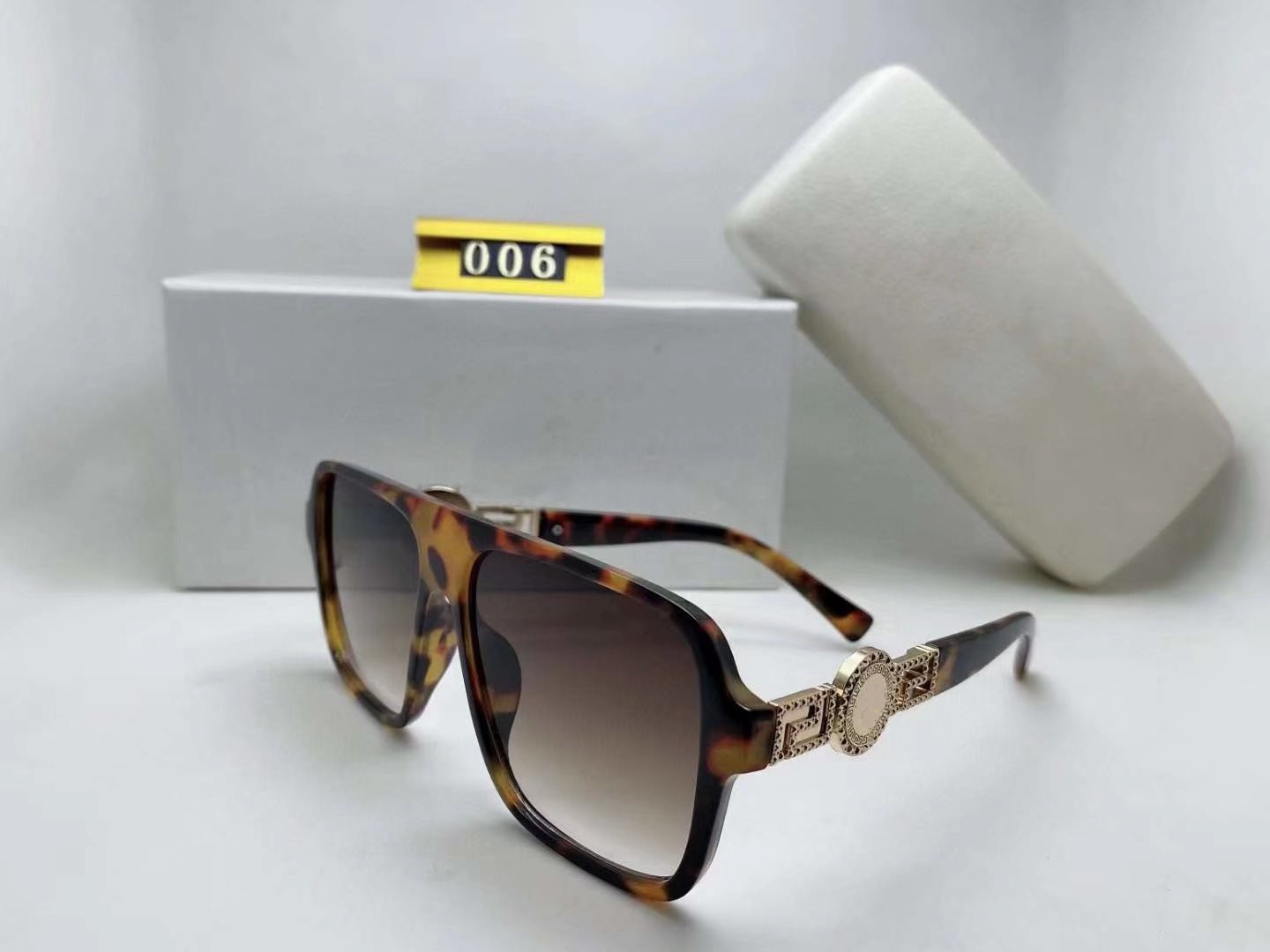 

New Women Fashion Show Oversized frame Sunglasses men006 Specially designed star glasses Top Quality UV400 Protection Come with box