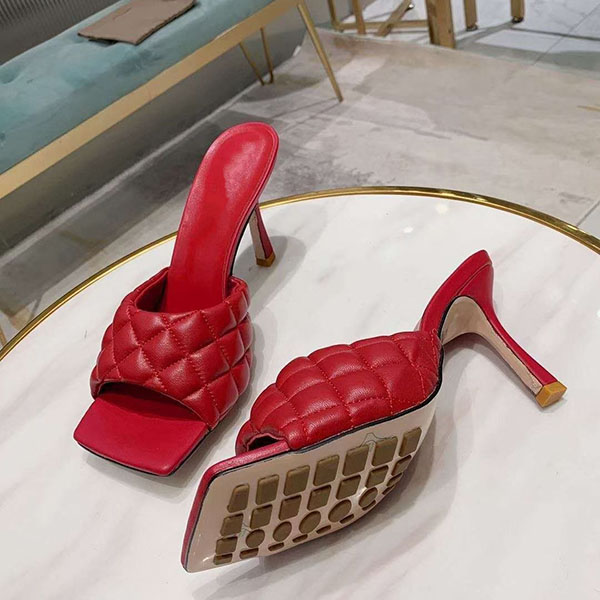 

2021 The latest Matte leather checked shoes Square mouthed, open-toed women flat heel slippers mkj0001