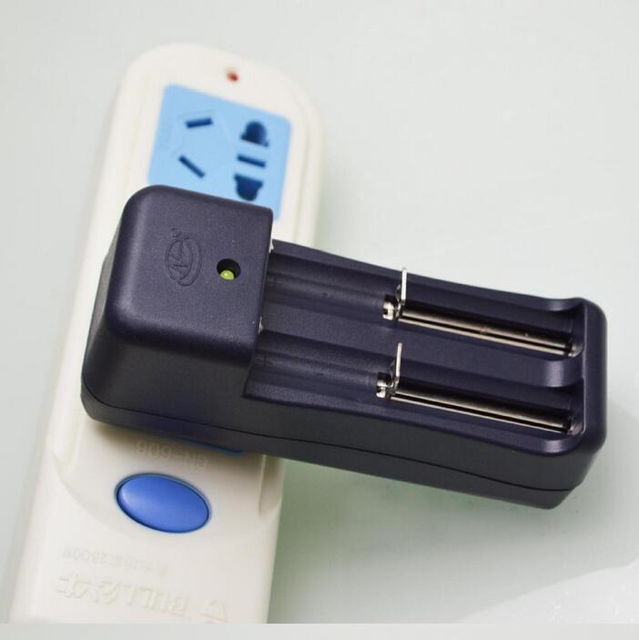 

Nanfu Li-ion Battery Charger dual slot charge for 18650 10440 16340 14500 26650 batteries