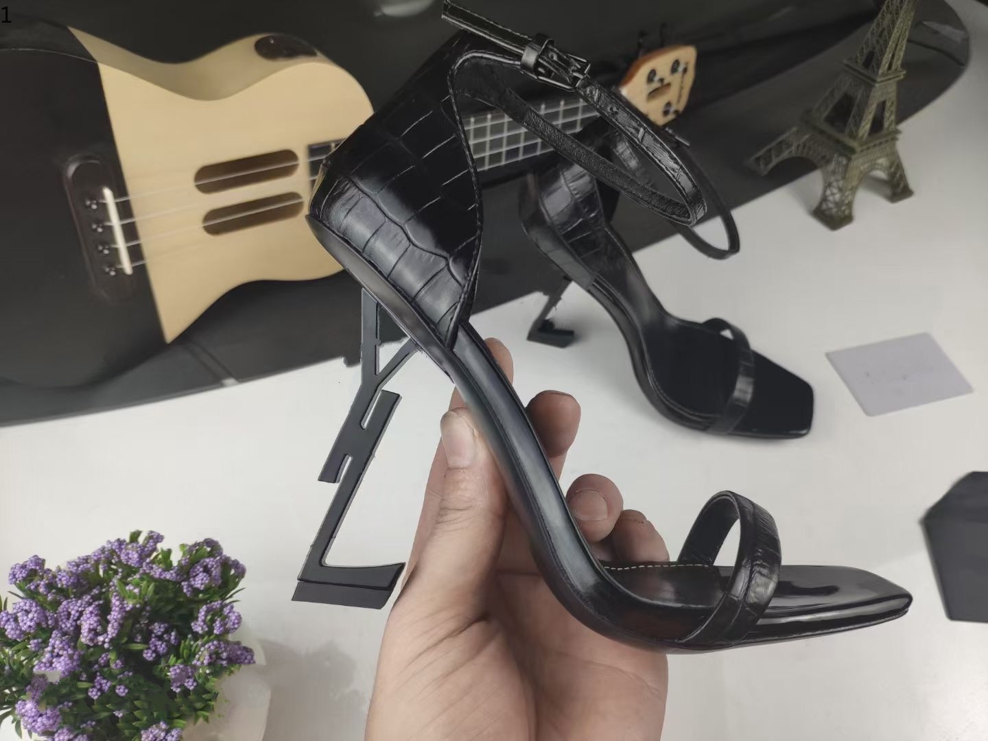 

Prad 2021 designer femmes talons hauts party fashion rivets filles sexy pointues danse chaussures de mariée à double bride sandales