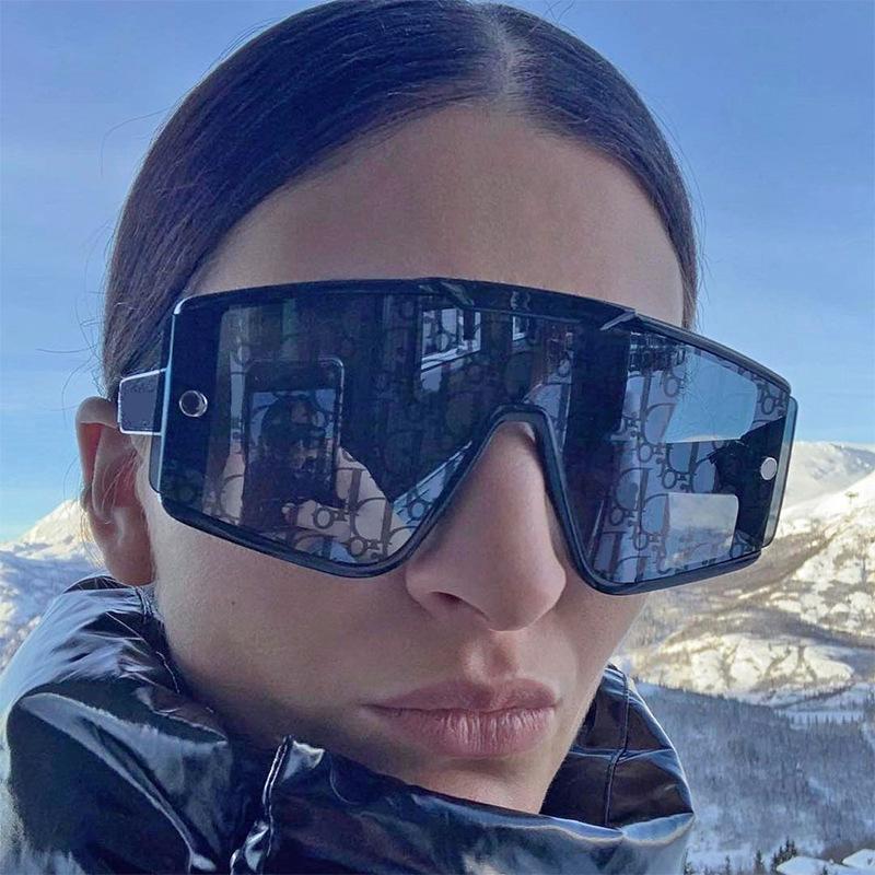 

Outdoor Eyewear Removable Magnetic Clip-on Suction Sunglasses Woman And Man Trendy Fashion Italy Design Shield