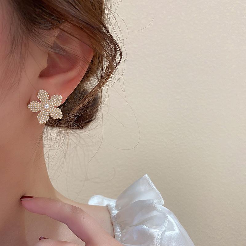

Stud Vintage Exquisite Simulated Pearl Beads Flower Earrings Elegant Japan Korean Fashion Women Geometry Jewelry Girl Gifts, Golden;silver