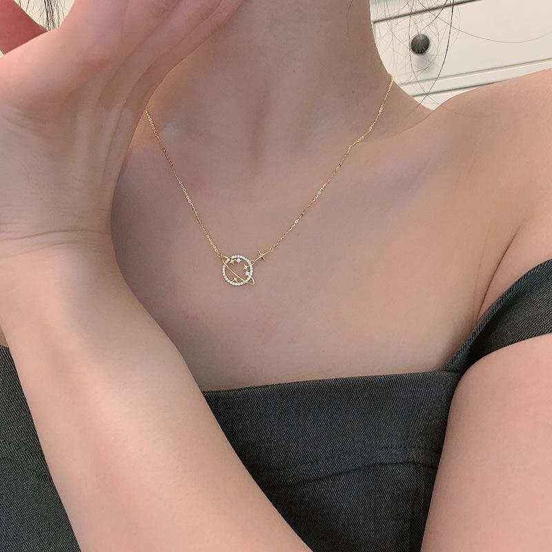 

Pendant Necklaces 925 Sterling Silver Simple Diamond Gold Planet Necklace Women Clavicle Chain Fashion Wedding Party Jewelry Accessories