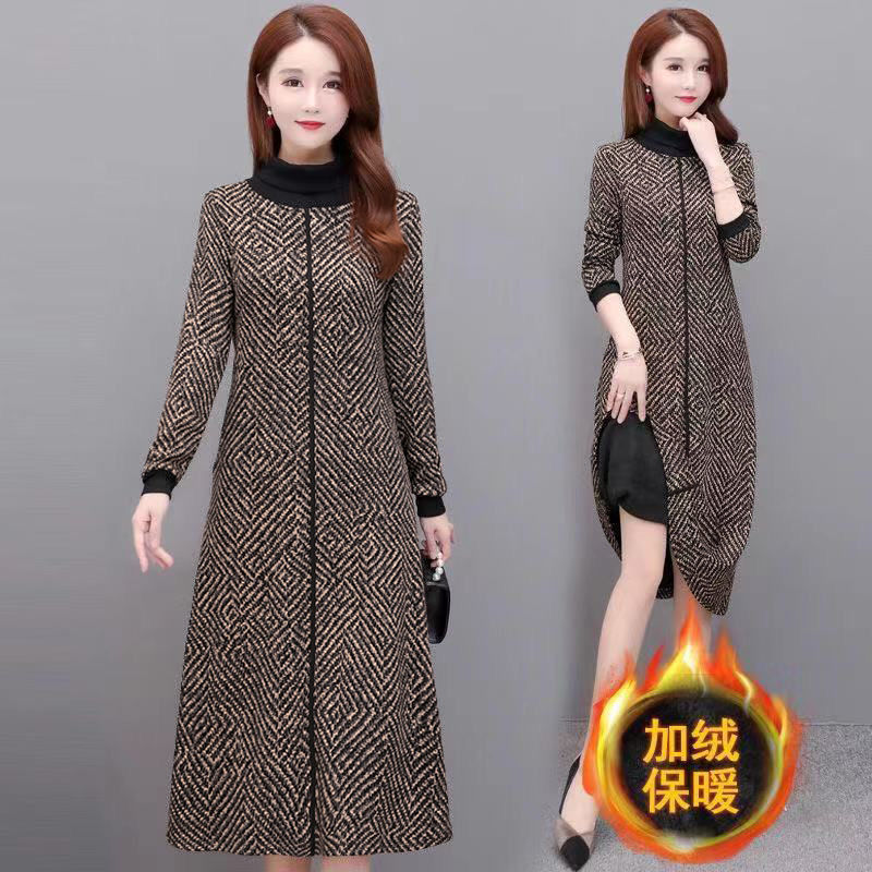 2021 Automne et hiver Nouvelle grande grande robe de femmes d'âge moyen Style étranger Mère peluche épaissie jupe à fond