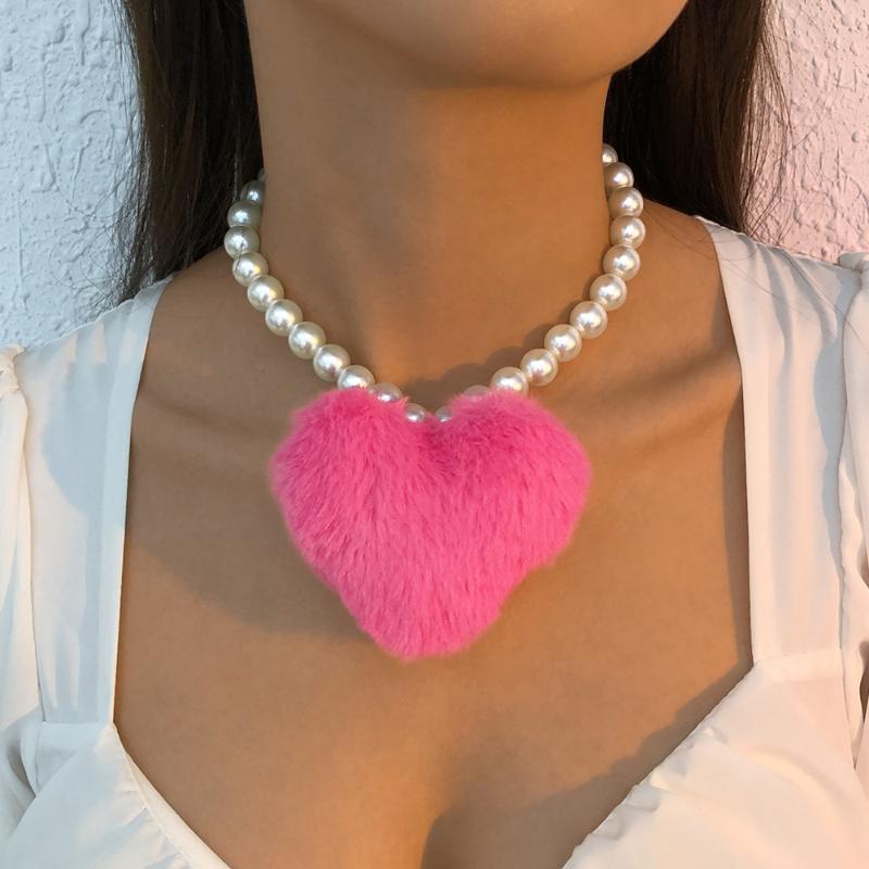 

Pendant Necklaces European Fashion Hyperbole Rose Red Fuzzy Fur Peach Heart Pearl Chains Choker For Women Girlfriend Gift