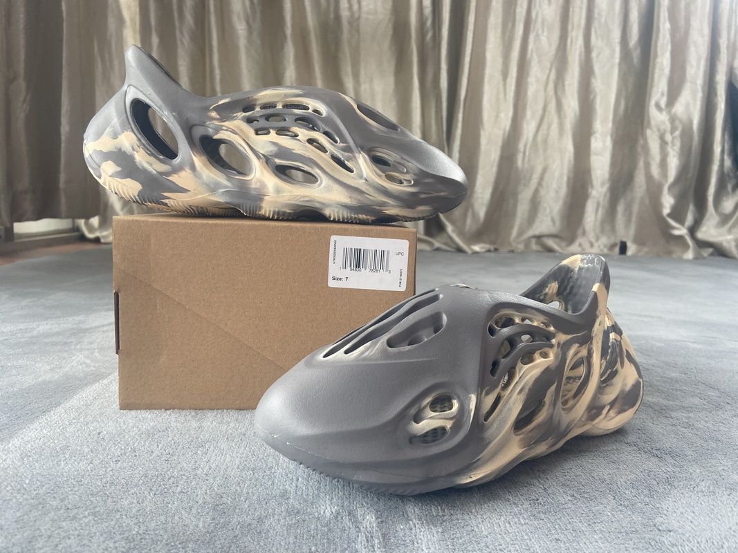 

PK Version Slide Slippers Foam Runner MXT Moon Grey men women sandal Core Soot Bone Desert Sand RNNR Resin Earth Brown mens slides Big Size, Black