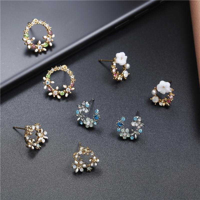 

Stud Korean 2021 Design Pearl Earrings Fashion Jewelry Exquisite Copper Inlay Color Zircon Flower Leaf Garland Statement, Golden;silver