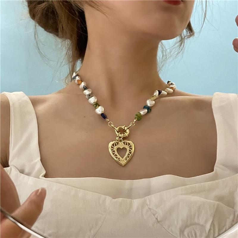 

Chains Vintage Colorful Bead Heart Pearl Pendant Necklace For Women Ladies Metal Hollow Charm Choker Necklaces Party Jewelry