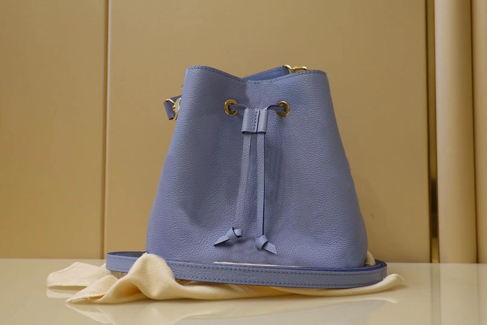 

M45709 M45716 neonoe two-color Empreinte leather graffiti Women Handbag tote bucket bag Embossed grained cowhide Pochette Metis cross body clutch purse shoulder, Sky blue
