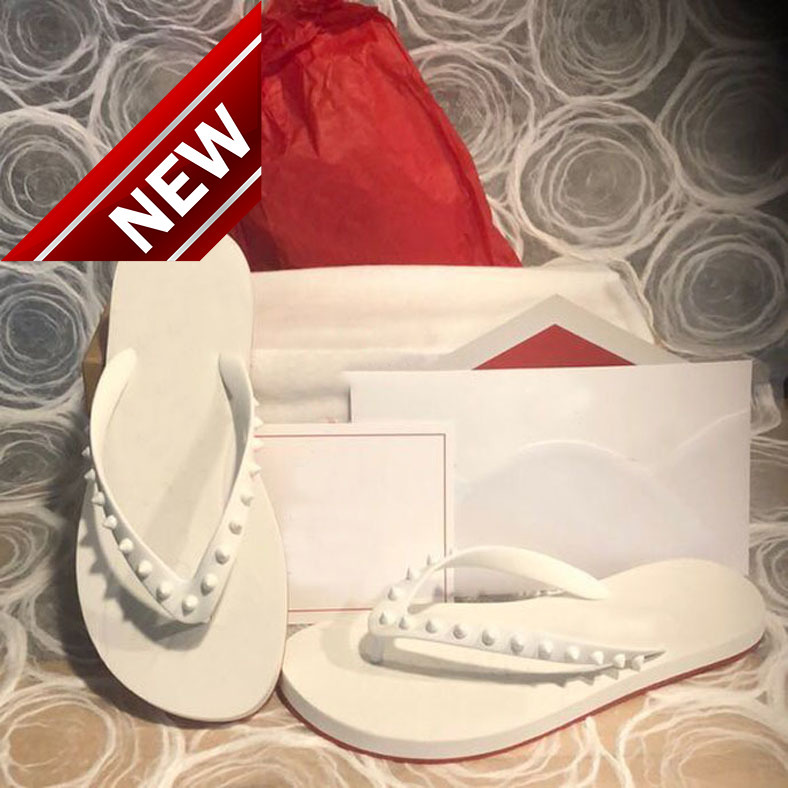 

2021 Summer Beach Flats red bottom flip flops black leather studded slippers slides sandals men / women red-soles spikes donna spiked rubber